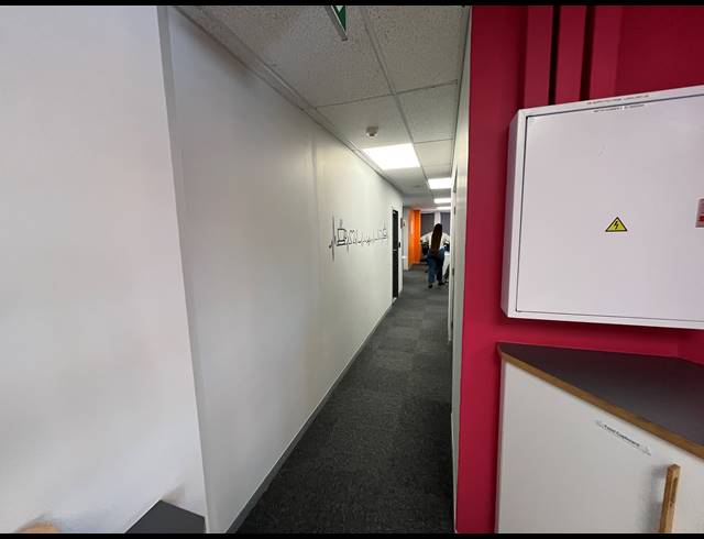 409M² OFFICE TO LET IN NEWLANDS